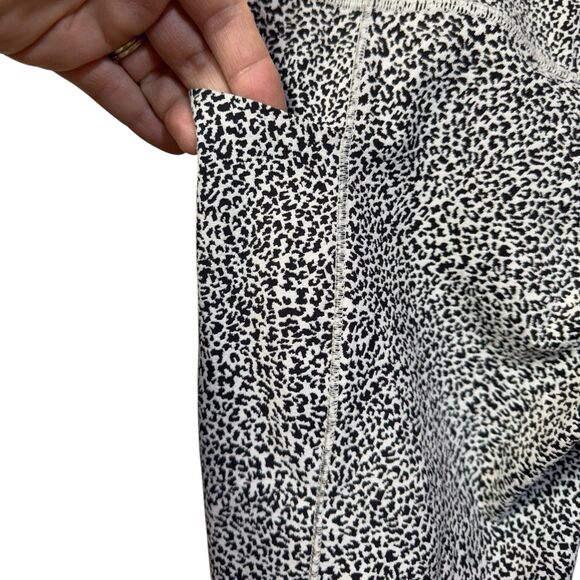 ATHLETA Salutation Stash II Textured Tight Leggings XS Black White Pockets Gym - Picture 6 of 10